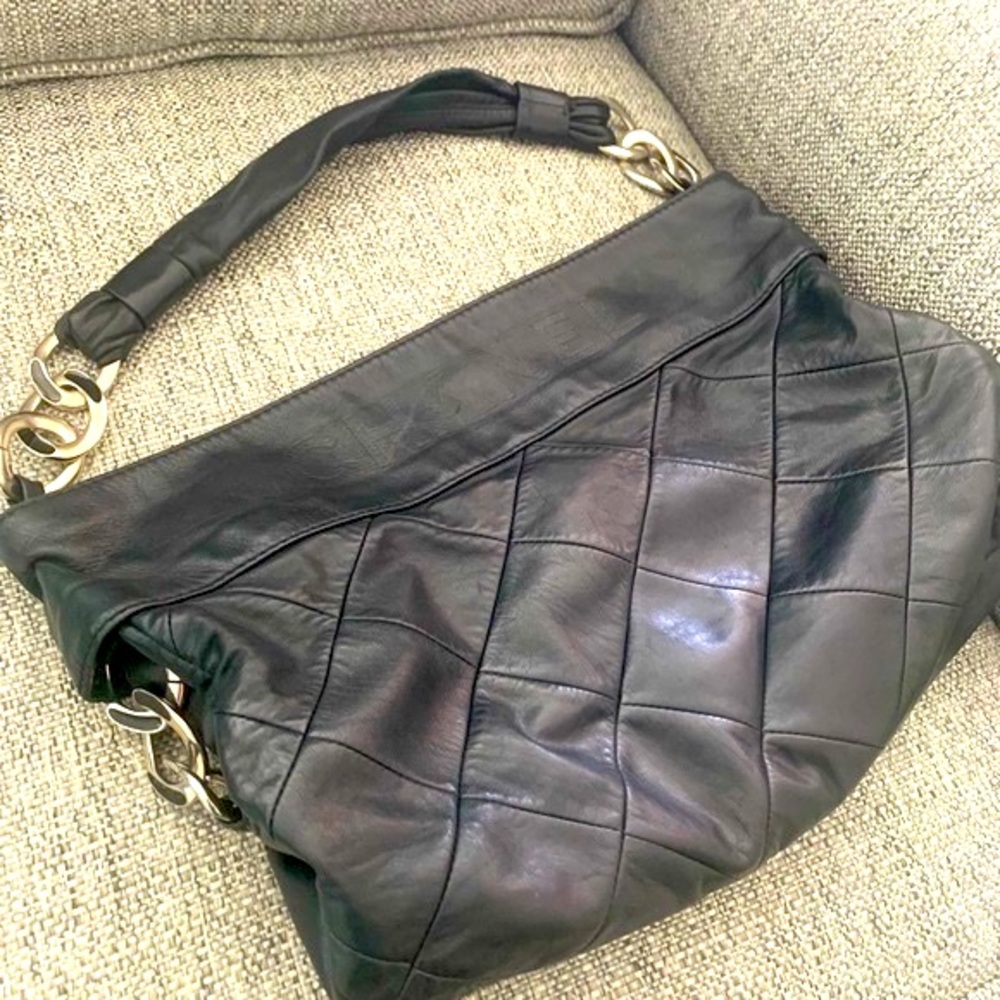 CHANEL BLACK LEATHER QUILTED SHOULDER BAG! Great condition! Silver hardw…